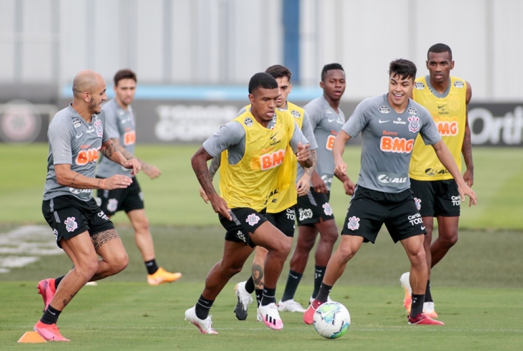 Direto do CT: Mancini comanda treino técnico na manhã de sábado