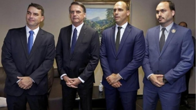 Família Bolsonaro é líder em ataques à imprensa em 2020, aponta levantamento