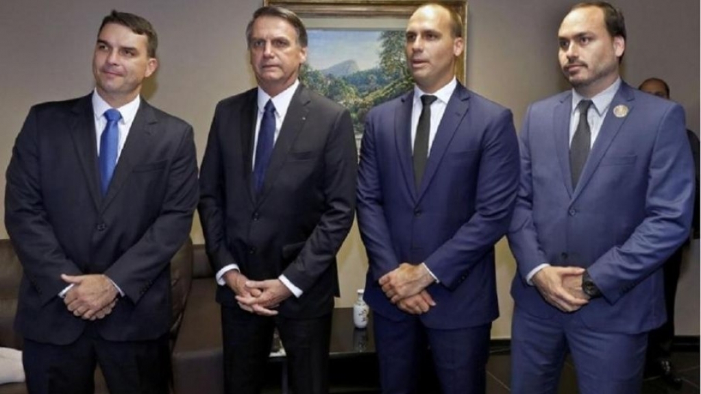Família Bolsonaro é líder em ataques à imprensa em 2020, aponta levantamento