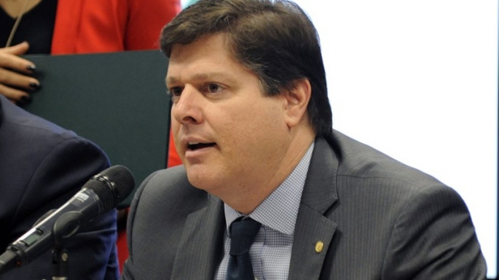 Baleia se encontra com petistas e promete analisar impeachment de Bolsonaro