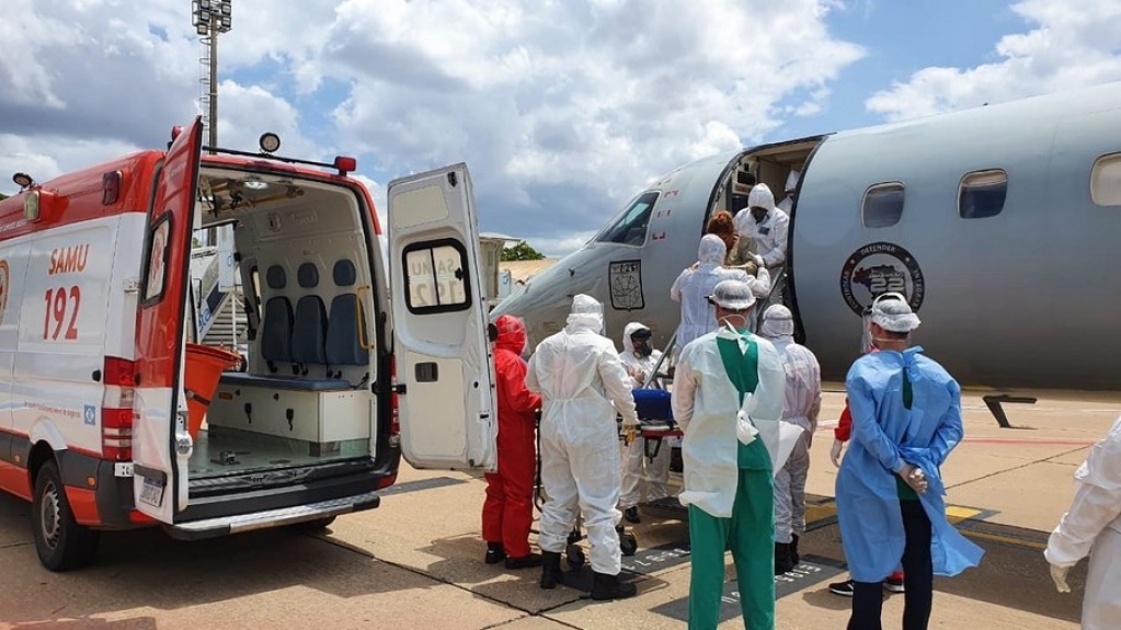 Pacientes com Covid-19 são transferidos de Rondônia para Curitiba