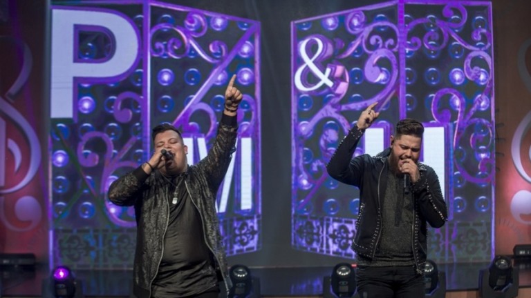 Acusados de transfobia, Pedro Motta e Henrique lançam nova versão de "Lili"