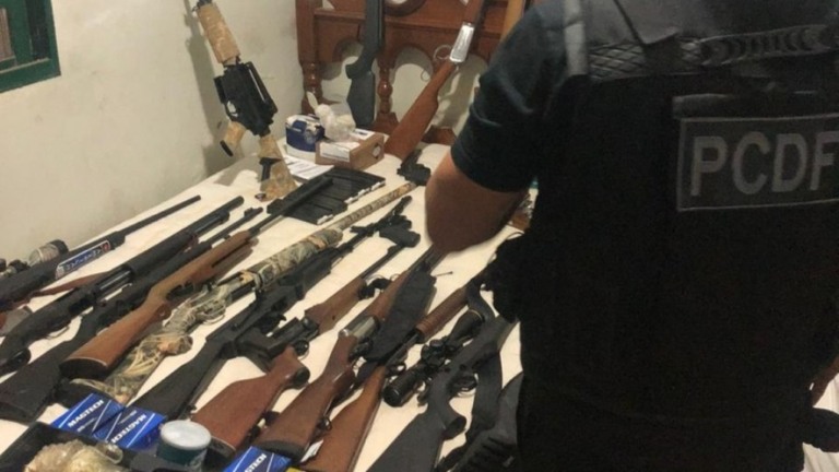Militares do exército são presos por fraudar documentos de armas no DF