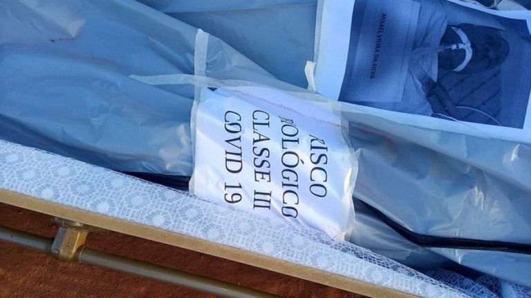 Caixão com 'risco biológico' para Covid-19 é encontrado em estrada na Bahia