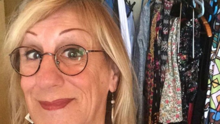 Novo boletim médico diz que "Laerte permanece consciente e comunicativa"