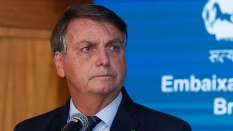Bolsonaro diz que fez "mais do que é obrigado" na crise de saúde do Amazonas