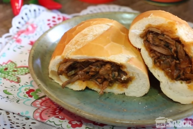 Aprenda a fazer a famosa Carne Louca e sirva nos molhos, massas e lanches que você preparar Aprenda a fazer a famosa Carne Louca e sirva nos molhos, massas e lanches que você preparar