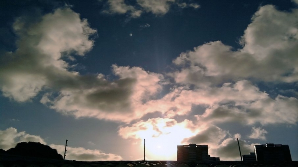 Sol durante o dia e pancadas de chuva ao entardecer nesta terça em São Paulo