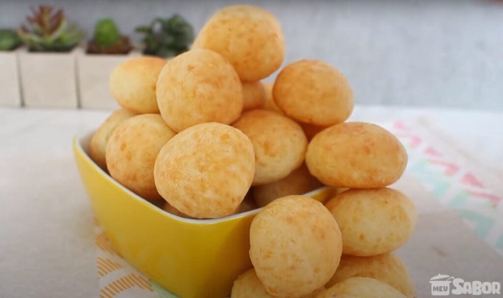 Para tuuuudooo!! Veja essa receita de Pão de Queijo com apenas 3 ingredientes!! Você vai amar❤