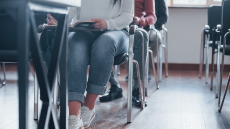 Colégio suspende aulas após 34 professores serem infectados pela Covid-19