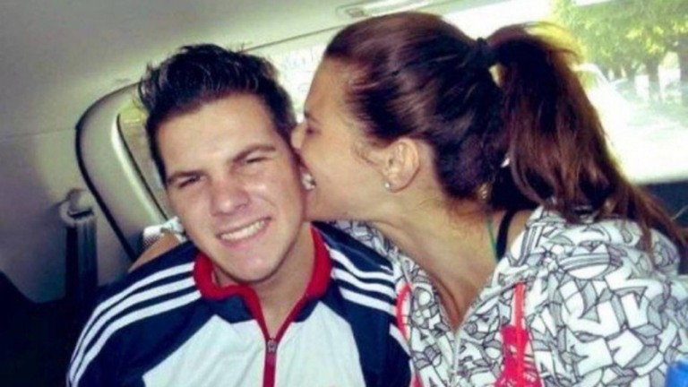 Brasileira do Big Brother Itália continua no jogo após irmão morrer em acidente