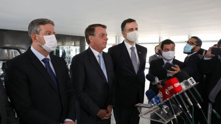 Bolsonaro se reúne com novos presidentes da Câmara e do Senado