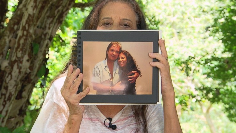 Maria Gladys relembra romance com Roberto Carlos e convida o cantor para sair