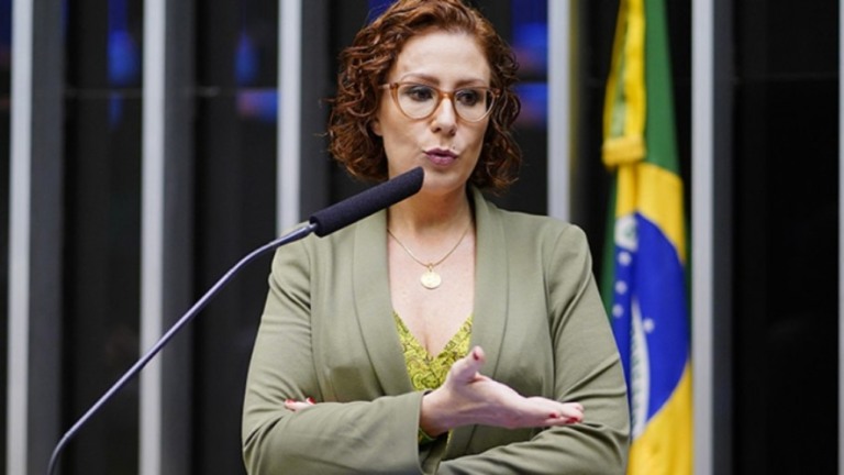 PSL quer indicar Carla Zambelli para cargo que pertence à Joice na Câmara