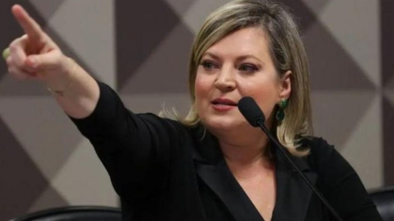 Joice Hasselman xinga Bolsonaro: "cafetão de deputado" e "tchutchuca do centrão"