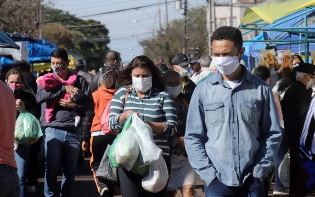 Número de vacinados contra Covid-19 supera o de casos confirmados no mundo