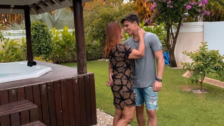 Mãe de Neymar e Tiago Ramos são flagrados juntos em Fortaleza