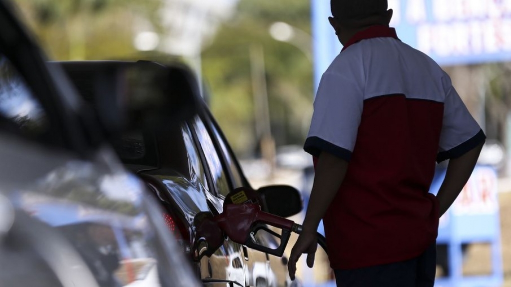 Governo quer fixar ICMS sobre combustíveis; entenda a proposta