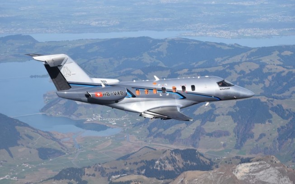 Pilatus entrega jato PC-24 em configuração de alta densidade