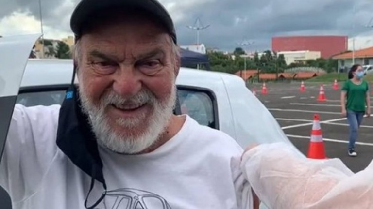 Imunizado! Lima Duarte toma vacina contra a Covid-19: "A ciência venceu!"