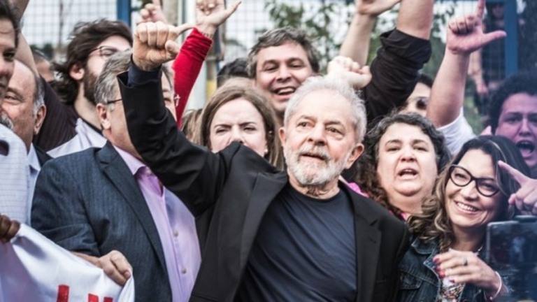 No auge da crise, Lava Jato descartou prisão para não tornar Lula "mártir vivo"