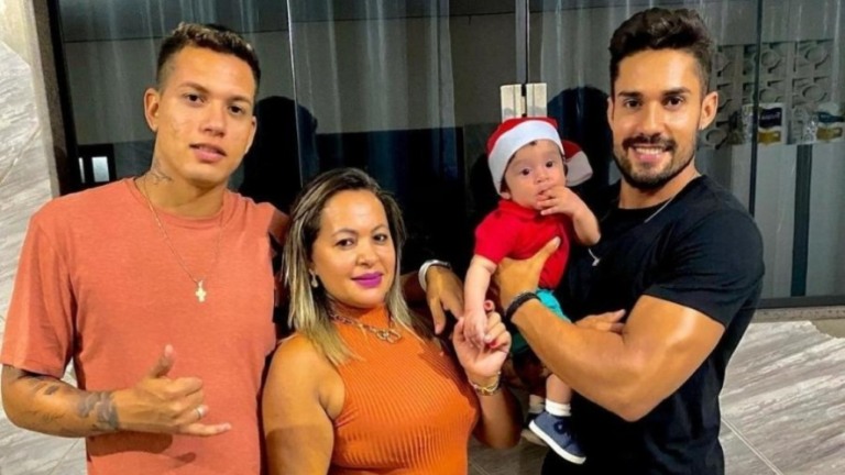 BBB 21: Arcrebiano se afasta de Karol Conká e mãe do brother celebra