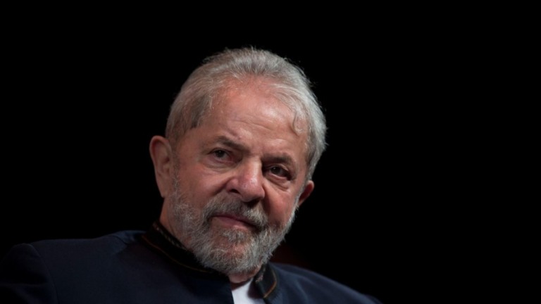 Lula tem alta após passar 4 dias internado em SP