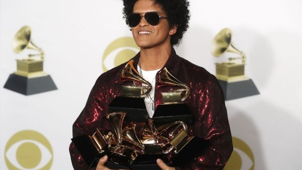 À procura de um companheiro, senhora é enganada por perfil falso de Bruno Mars À procura de um companheiro, senhora é enganada por perfil falso de Bruno Mars