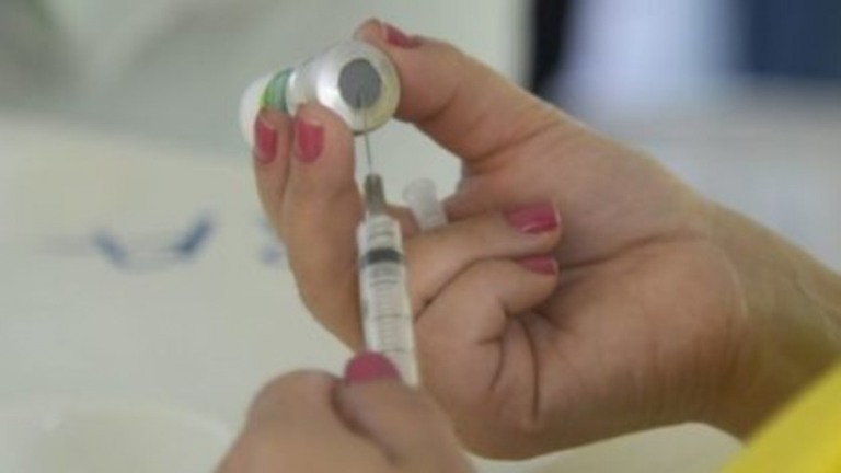 Câmara aprova projeto que prevê prisão de até 5 anos para quem destruir vacinas