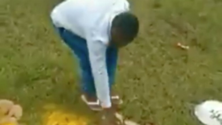 Pastor filma a si mesmo destruindo peças do Candomblé: "em nome de Jesus"; veja