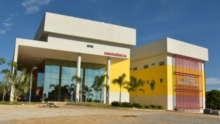 Sem salários, médicos intensivistas abandonam hospital referência em Covid-19