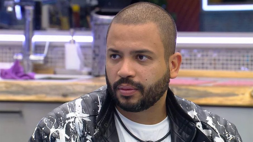 Equipe de Projota diz que vai processar youtuber por "acusação gravíssima" Equipe de Projota diz que vai processar youtuber por "acusação gravíssima"