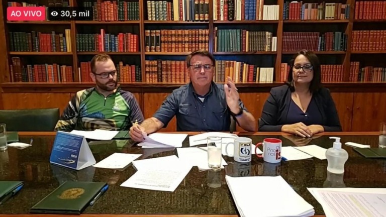 Bolsonaro anuncia conversa com líder de Israel sobre spray "anti Covid"
