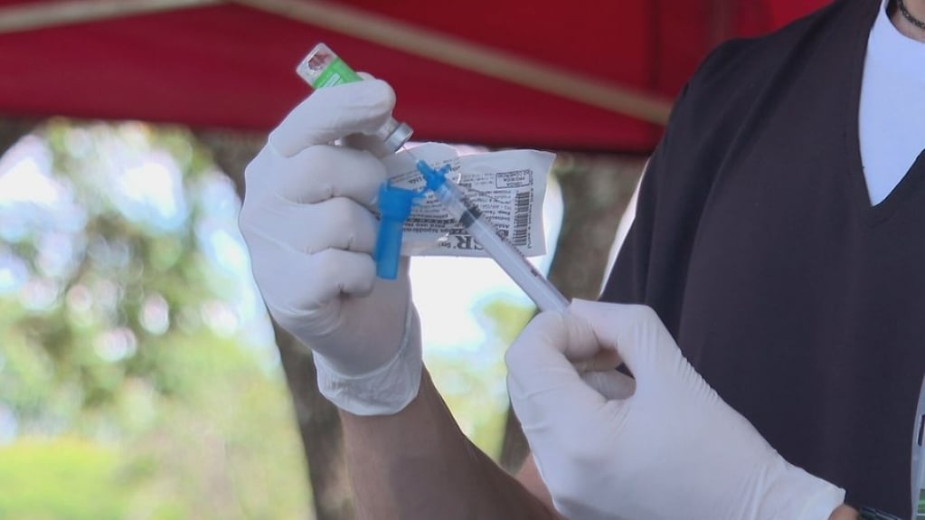 Estado do Rio nega doses adiantadas para manter vacinação em municípios