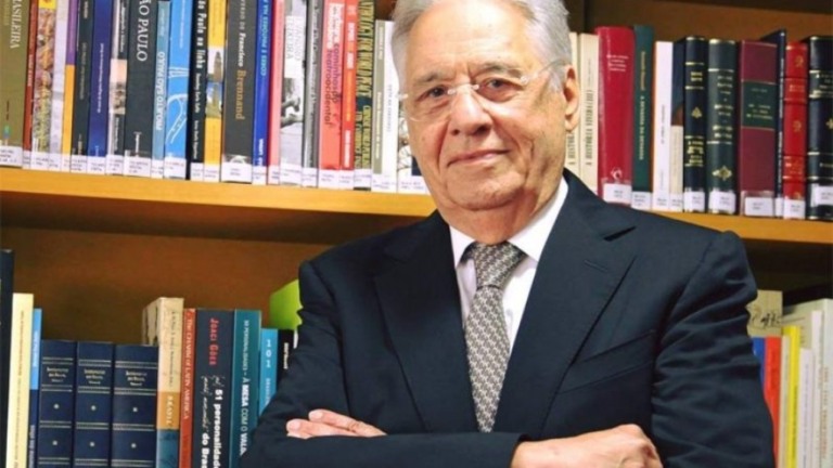 Ex-presidente Fernando Henrique Cardoso é vacinado contra a Covid-19 em sua casa