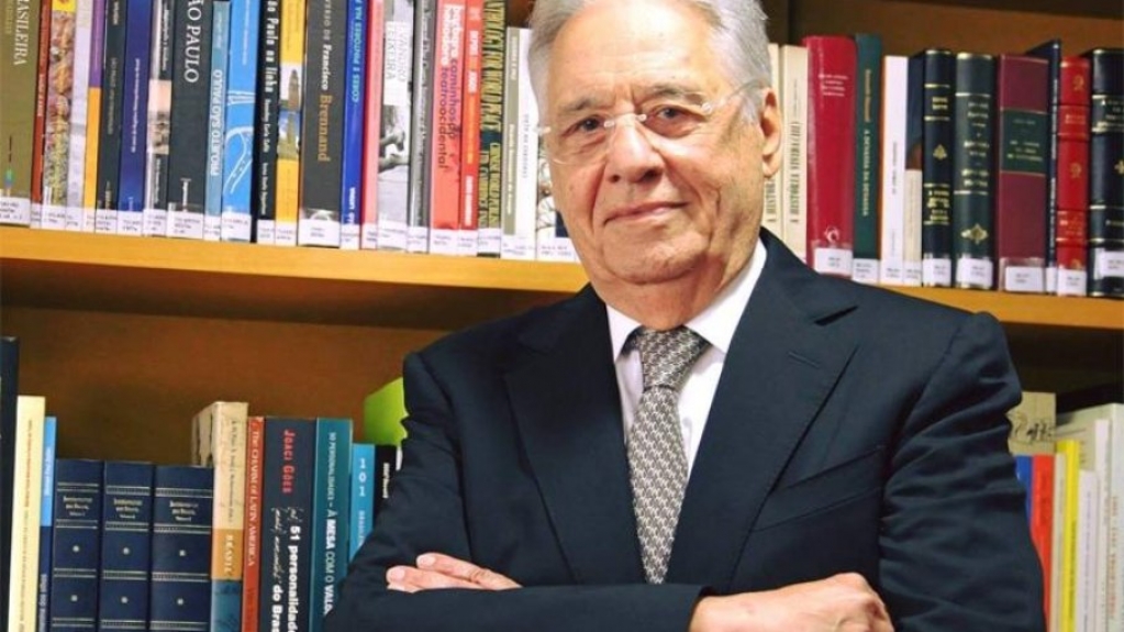Ex-presidente Fernando Henrique Cardoso é vacinado contra a Covid-19 em sua casa