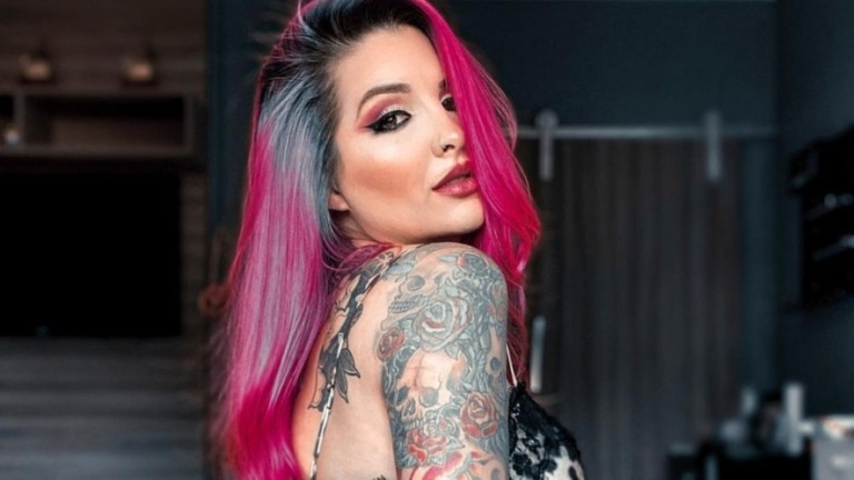 Clara Aguilar: "Uma mulher pode ser o que ela quiser, inclusive uma camgirl"