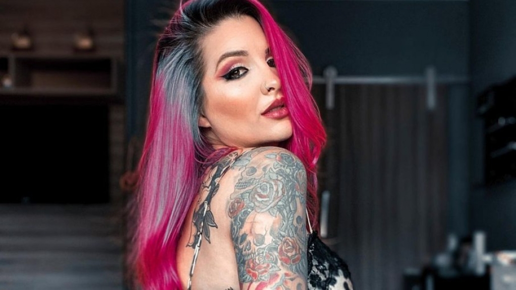 Clara Aguilar: "Uma mulher pode ser o que ela quiser, inclusive uma camgirl" Clara Aguilar: "Uma mulher pode ser o que ela quiser, inclusive uma camgirl"