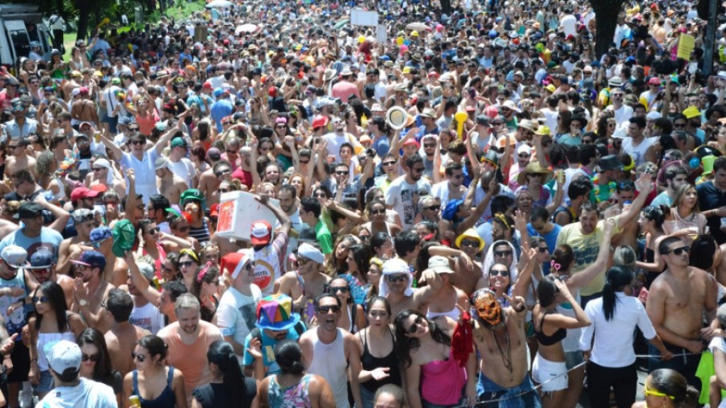 Festas de Carnaval podem agravar pandemia, que ainda sofre efeito do Natal