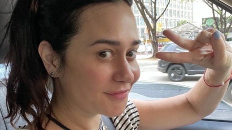 Sem Carnaval, Alessandra Negrini viaja para o meio do mato