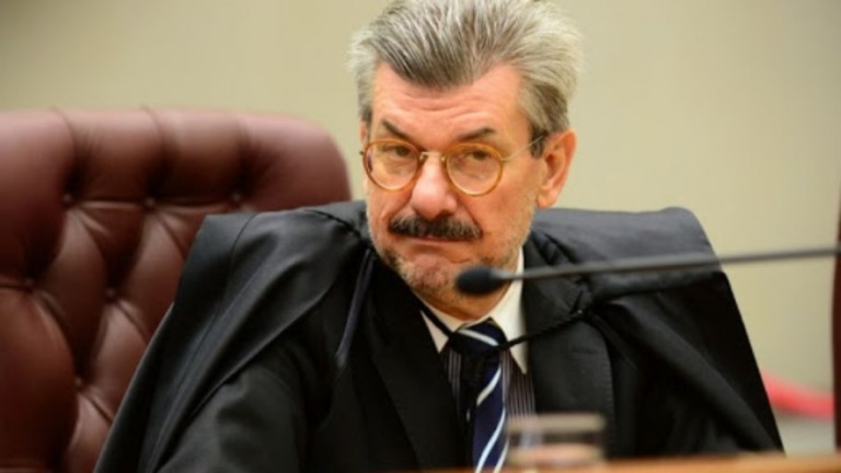 Ministro do STJ é internado com Covid-19 em Brasília; quadro é estável