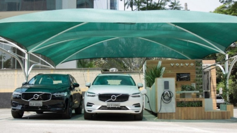 Volvo faz parcerias para instalar 250 carregadores de elétricos e híbridos