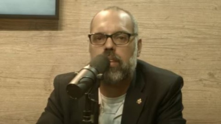 Justiça determina que YouTube reative canais de blogueiro bolsonarista