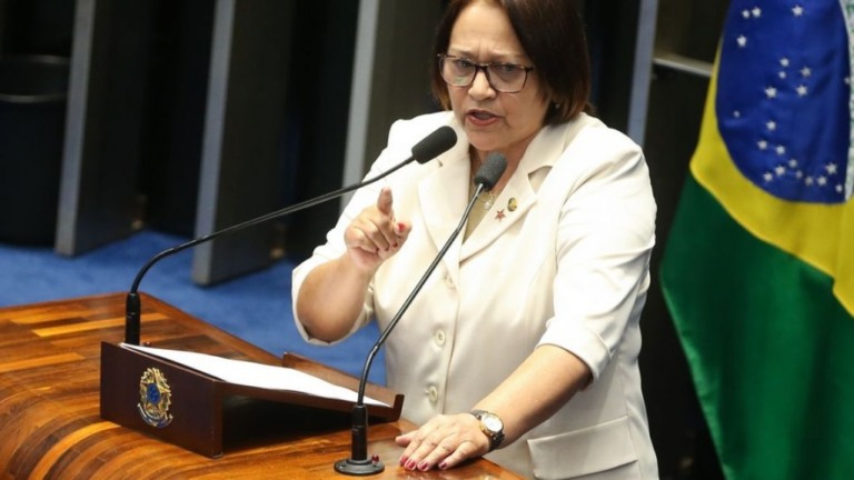 Governadora do RN sobre aglomerações durante o carnaval: "Brincar com a morte"