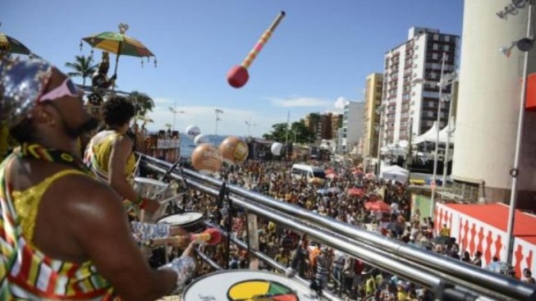 Evento clandestino: Justiça impede festa de carnaval em ônibus e metrô de BH