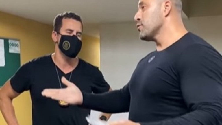 Sem máscara, deputado bolsonarista desacata agente do IML: "militante petista"