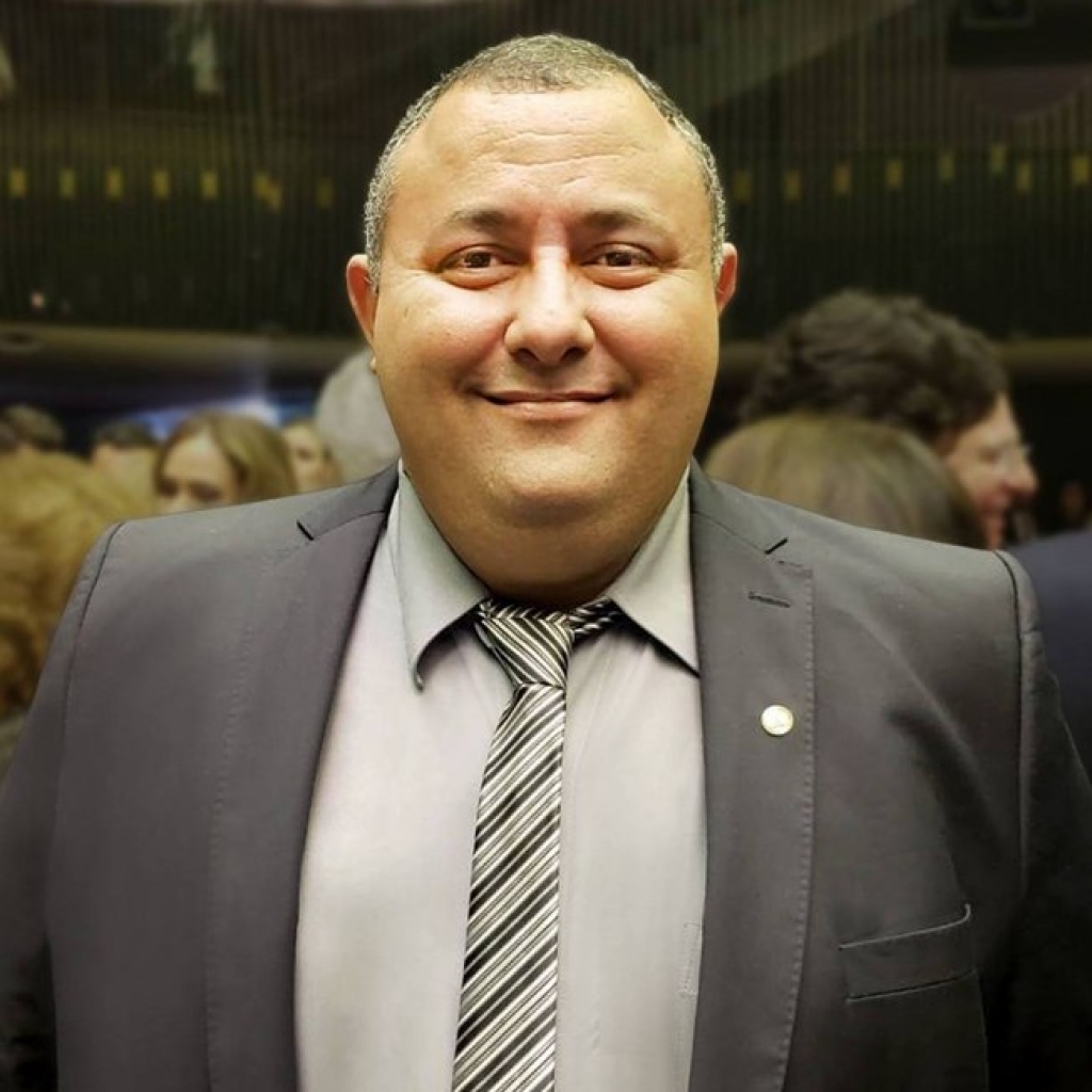 Deputado quer Daniel Silveira solto e chama ministro de "nocivo à República"