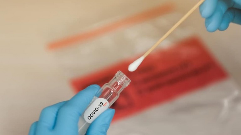 Reino Unido autoriza desafio humano em estudo sobre o novo coronavírus; entenda