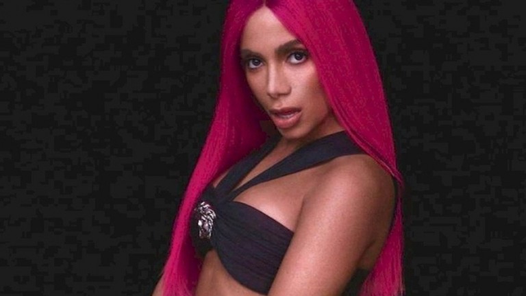 Anitta continua internada sem previsão de alta: "Quarta noite no hospital"