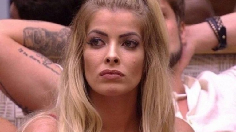 "De tanto me criticarem, passei a me sentir mal", diz ex-BBB Jaquelline